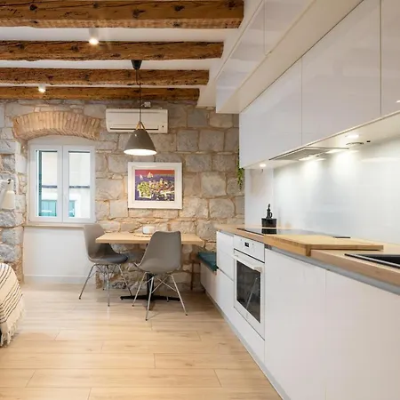 Cozy Hidden Gem In The Old Town Διαμέρισμα *